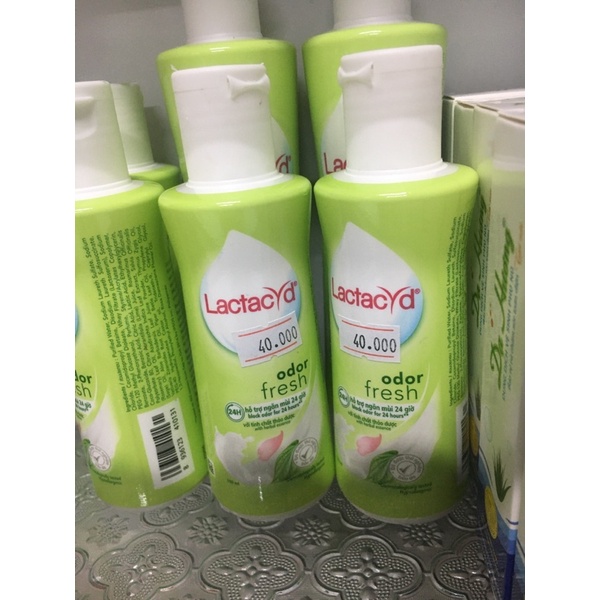 Lactacyd dung dịch vệ sinh phụ nữ lá trầu không & nước hoa hồng  chai 150ml