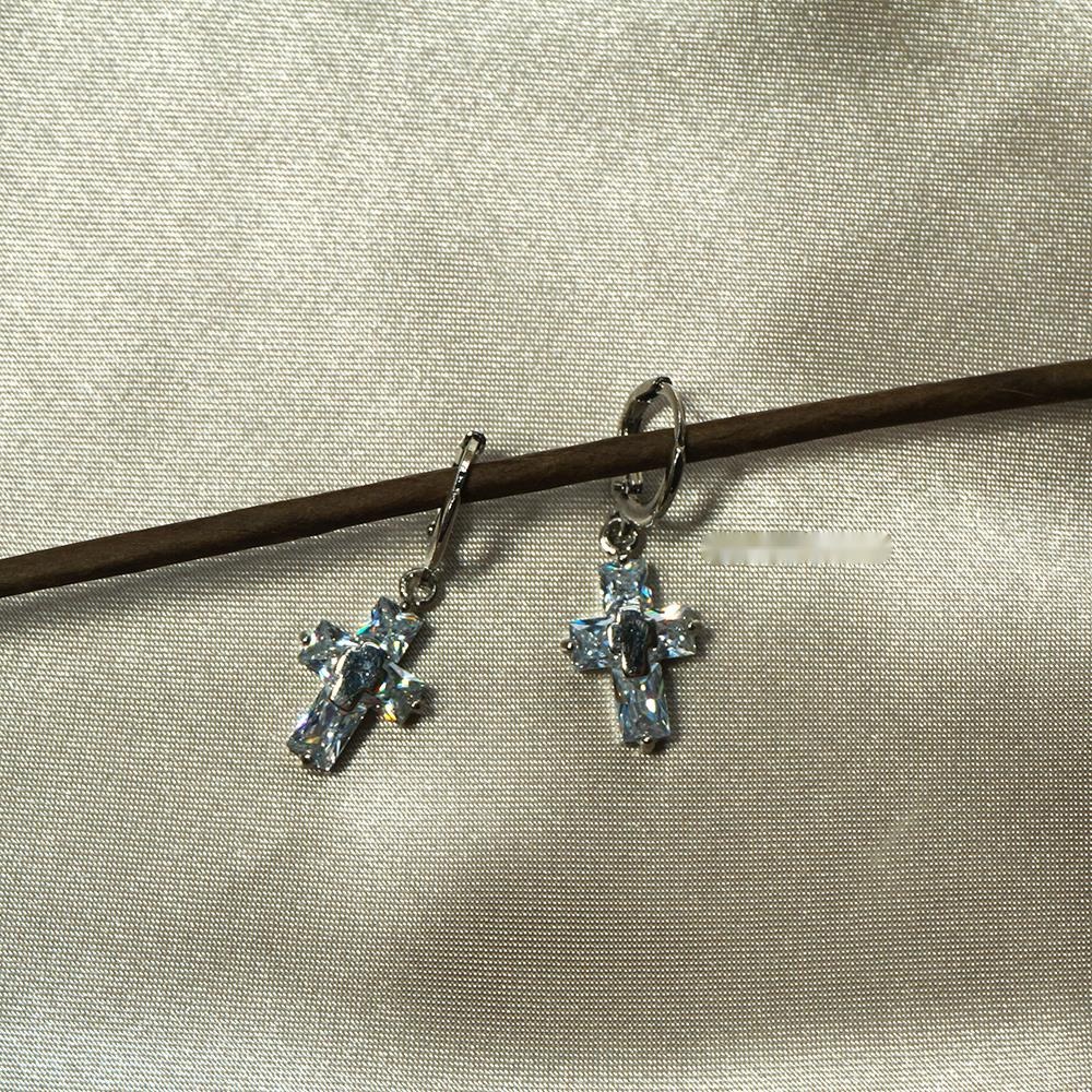 Khuyên Tai Hình Thánh Giá Đính Đá Zircon Tinh Xảo Phong Cách Hip Hop Thời Trang Cho Nam Và Nữ