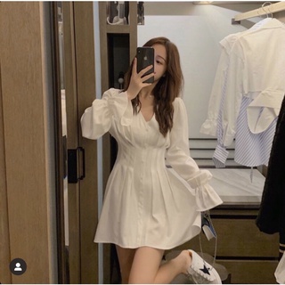 Đầm trắng xoè xếp ly