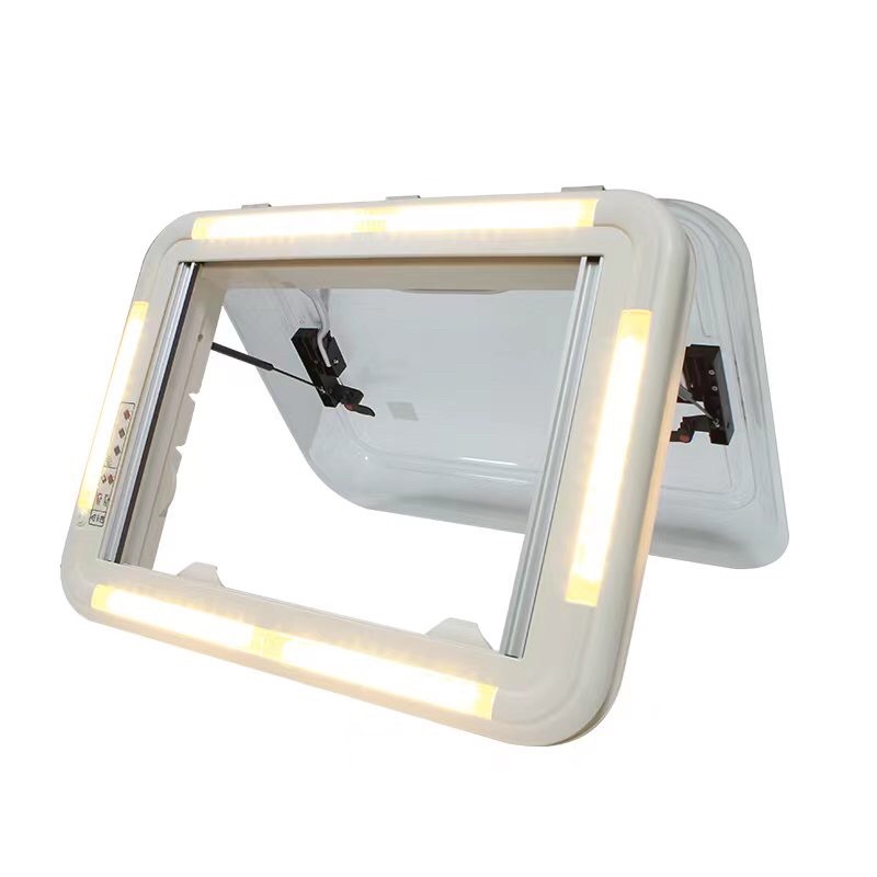 RV Mobile Home . Độ cửa sổ trời 50 x 70 cm trên lóc xe lấy gió trời thông thoáng xe Chuyên dụng cho xe Mobile Home