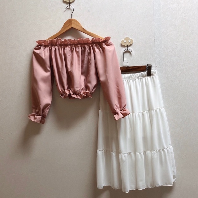 Set áo trễ vai kate viền bèo chân váy voan 3 tầng dài
