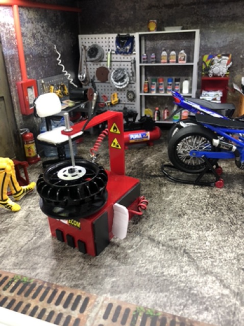 Mô hình máy tháo vỏ xe 1/12