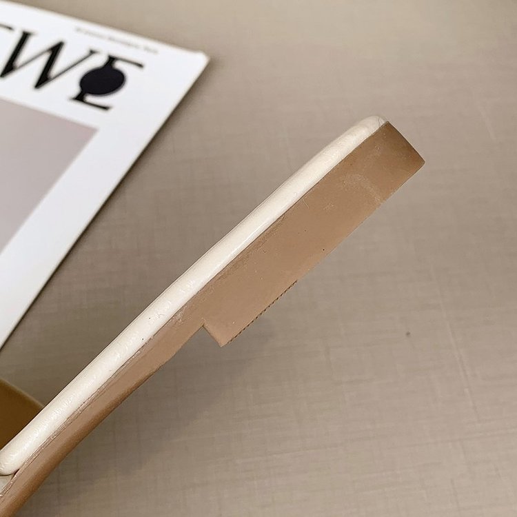 Fashionable Square Chain Decorated Low Heel Flat Slippers for Women