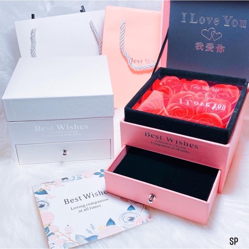 hộp đựng trang sức kèm hoa hồng sáp