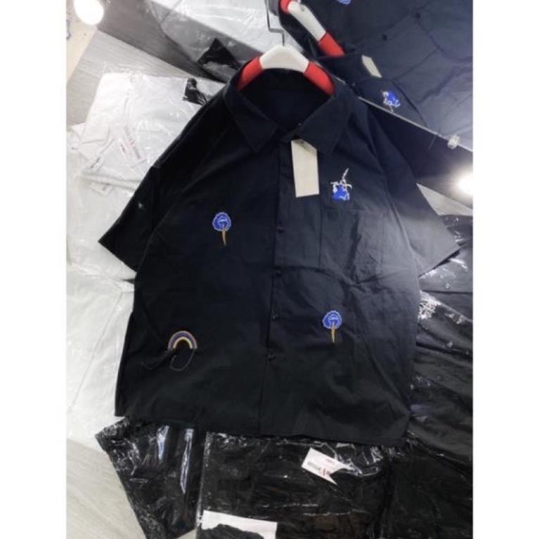 Áo Sơ Mi Thêu LOGO 4 Hình Cộc Tay 2 Màu Đen, Trắng Basic- Áo Kiểu Cổ Đức Ulzzang Unisex Hot Hit