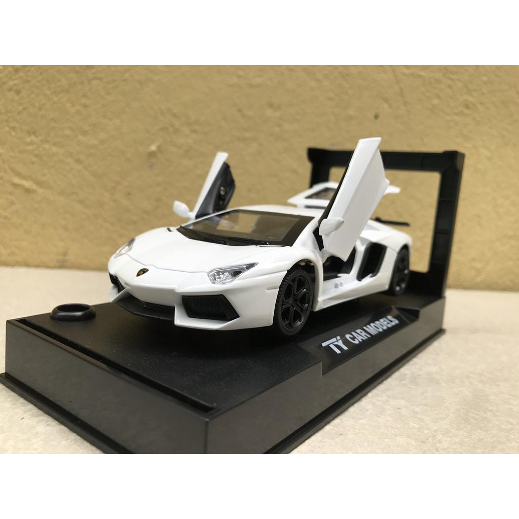 Mô hình xe Lamborghini Aventador LP740 1:32