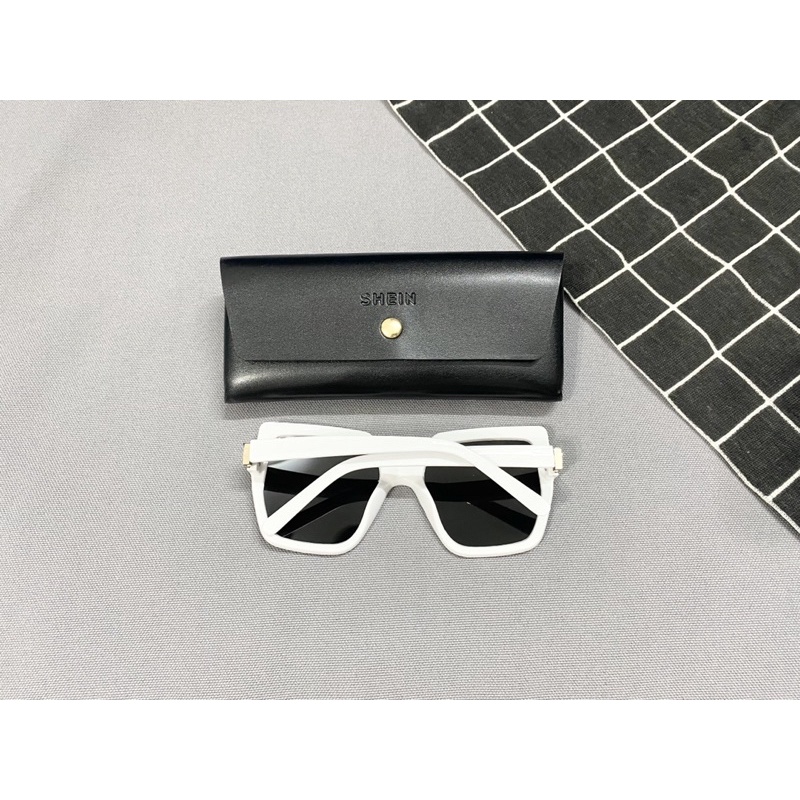 Kính Shein full box có mail mua hàng của web chính hãng
