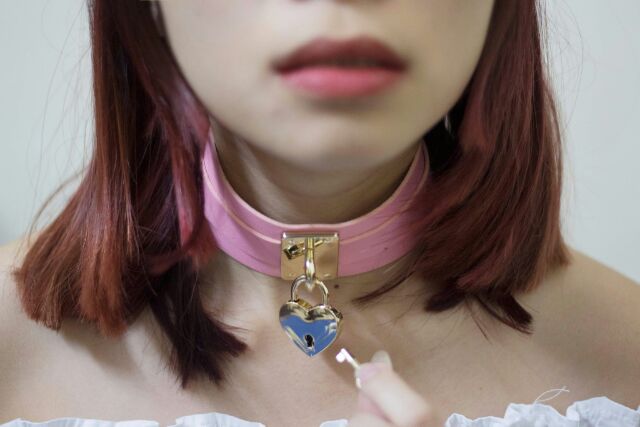 Choker cổ da lót nhung khóa trái tim kèm 2 chìa