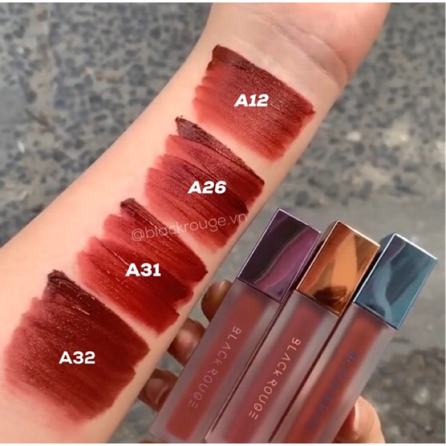Black Rouge A32 và A12 chắc chắn sẽ làm bạn mê mẩn khi đặt chân vào thế giới makeup. Với chiết xuất từ những thành phần tự nhiên, hương thơm nhẹ nhàng và độ bám màu ổn định, chúng sẽ trở thành \