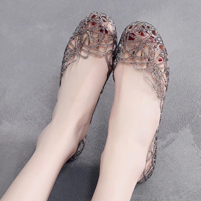 giầy bệt nhựa
