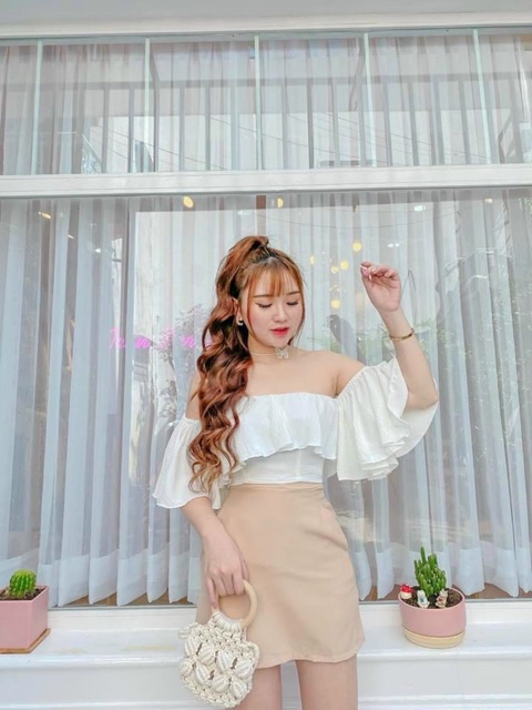 SET ÁO CROP BÈO TRẮNG CHÂN VÁY NUDE CHỮ A | BigBuy360 - bigbuy360.vn