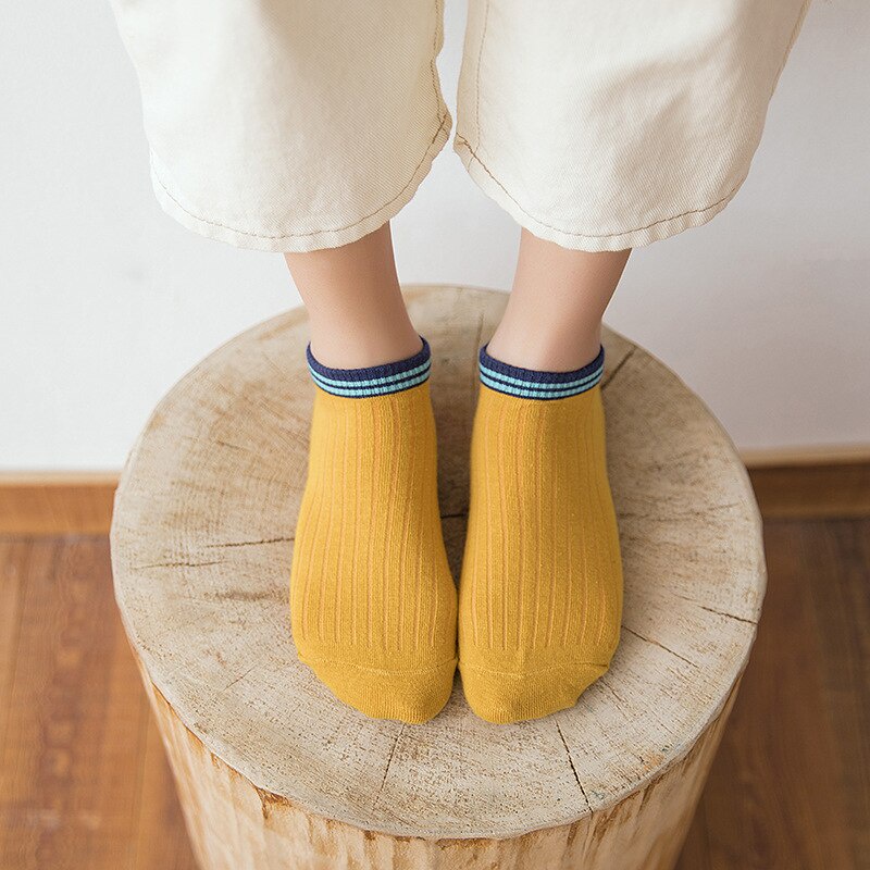 đôi tất nữ họa tiết sọc ngang thời trang