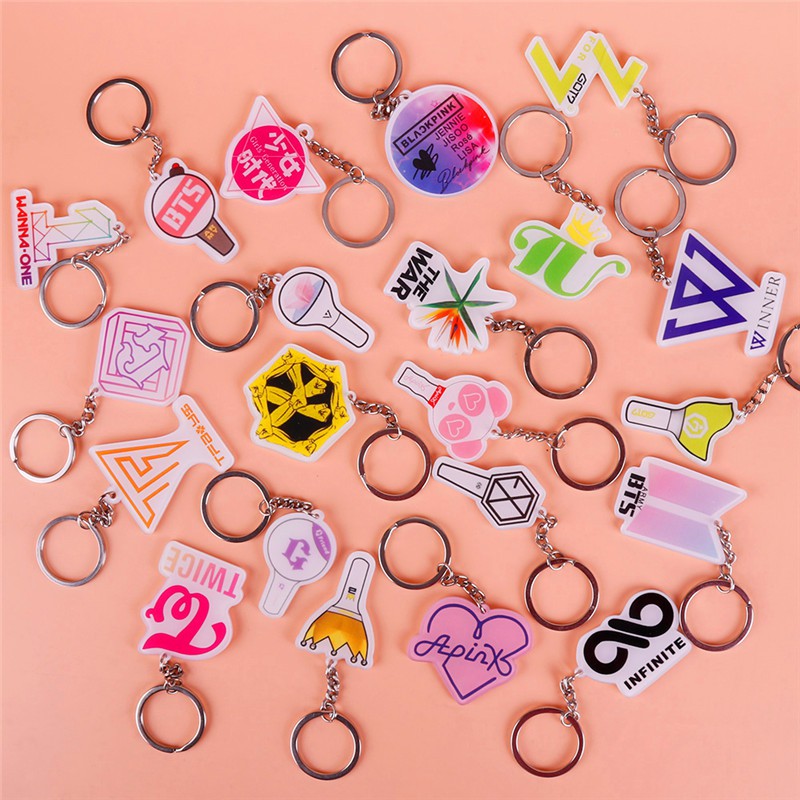 Móc khóa nhiều kiểu dáng xinh xắn dành cho fan hâm mộ các nhóm nhạc Kpop