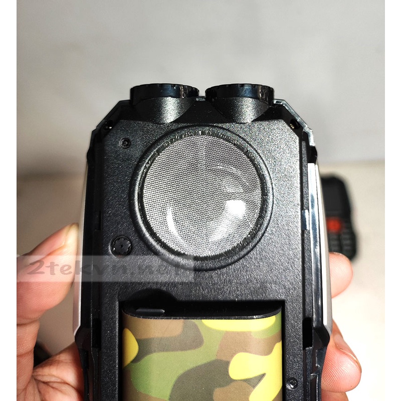 Điện thoại đập đá landrover w2019 pin khủng 15.800mah giá rẻ