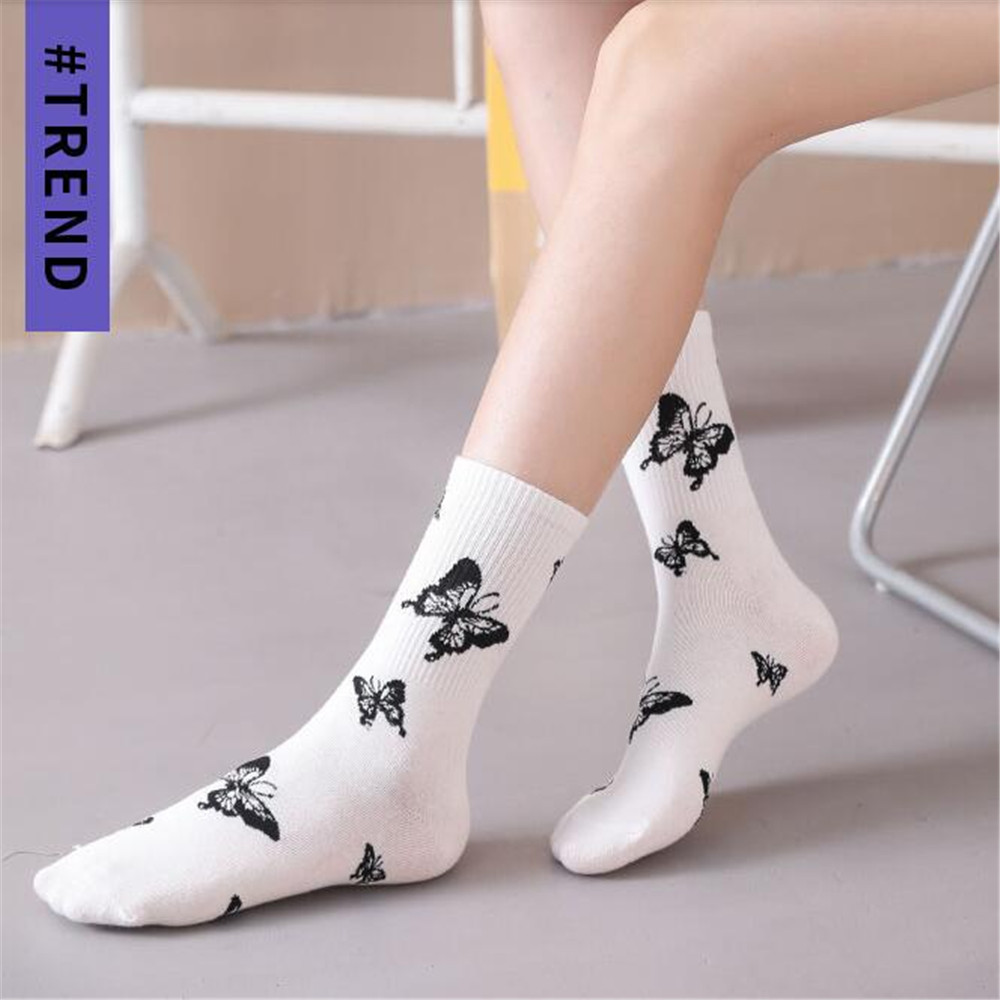 Đôi vớ dài họa tiết bươm bướm thời trang sành điệu cho nữ