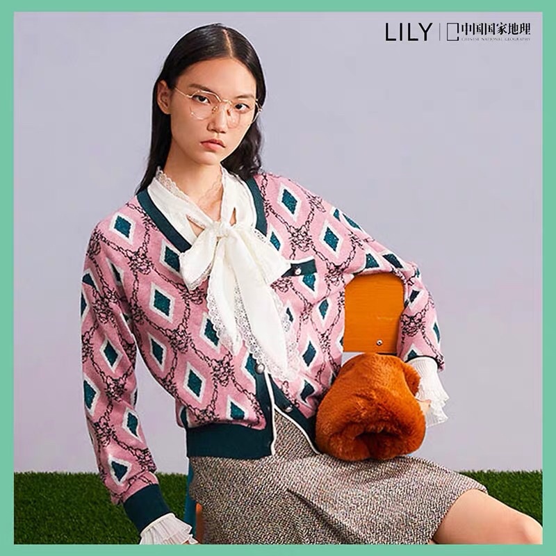 Áo len hoạ tiết Lily