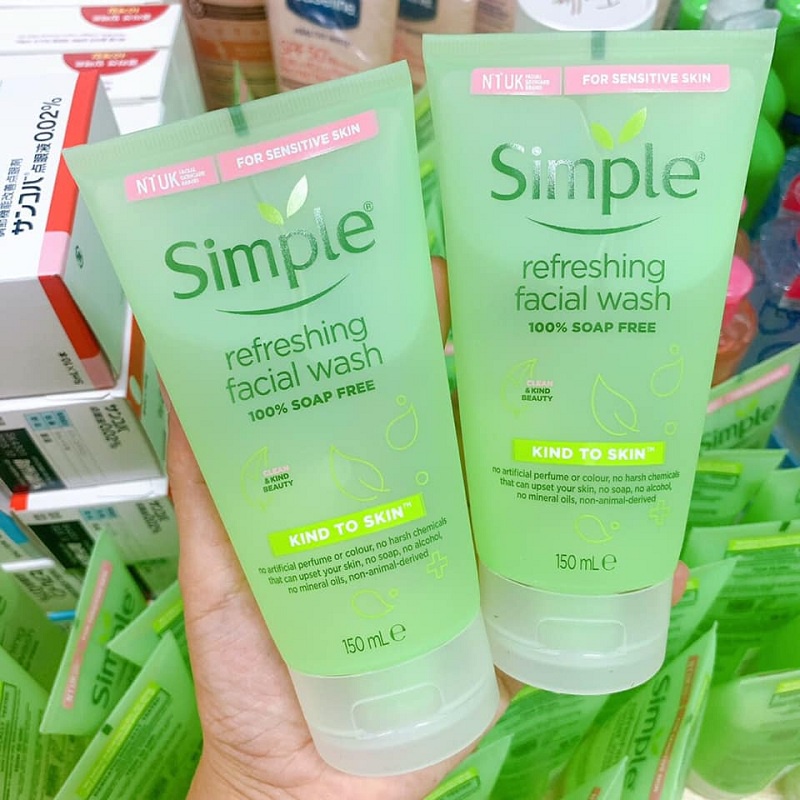 Combo Nước hoa hồng và sữa rửa mặt Simple Kind To Skin Soothing Toner facial
