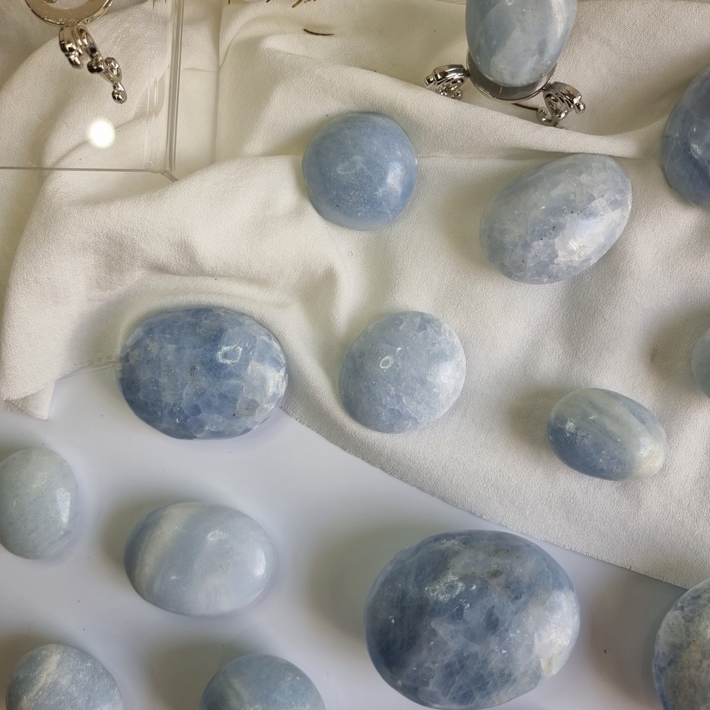 Palm Celestine (Celestite) tự nhiên,đá thanh tẩy, đá phong thủy dùng trong Tarot, Reiki, thiền định