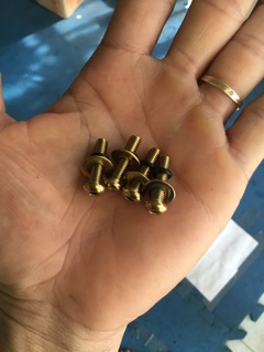 Bộ 4 ốc mão kính chắn gió