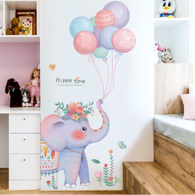 Decal trang trí tường - Chú voi cầm chùm bong bóng chơi