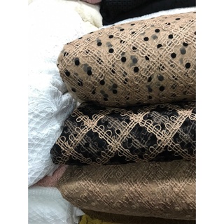 Lưới thuê nền chấm bi có 3 mẫu lên váy sang chảnh