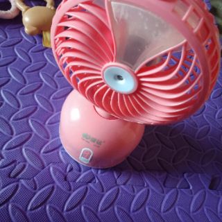 Quạt phun sương mini tích điện