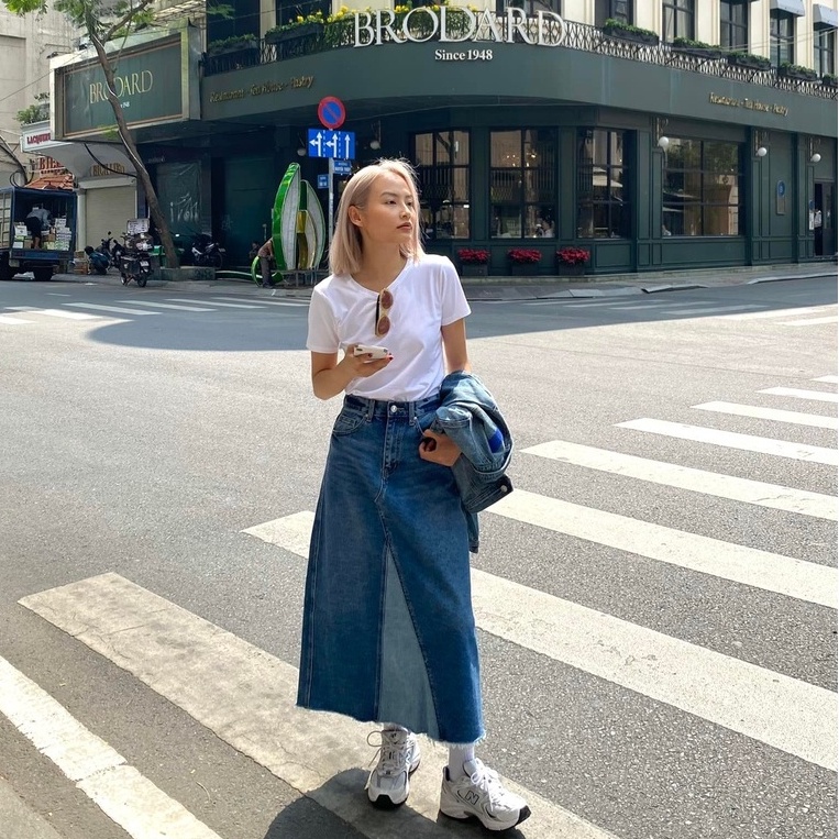 TheBlueTshirt - Váy Jeans Suông Nữ Màu Xanh Đậm - 1970s Denim Midi Skirt - The 1975 Wash