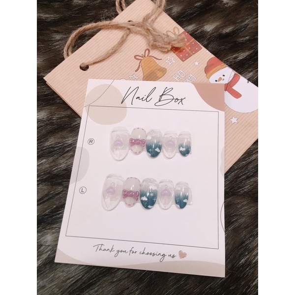 nails box móng úp thiết kế theo tông màu nhẹ nhàng kết hợp charm