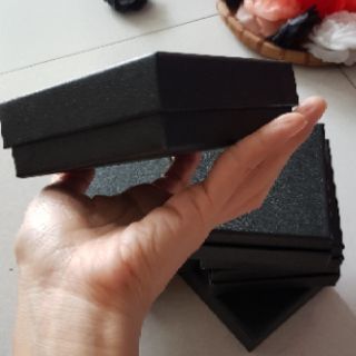Hộp đựng cài áo