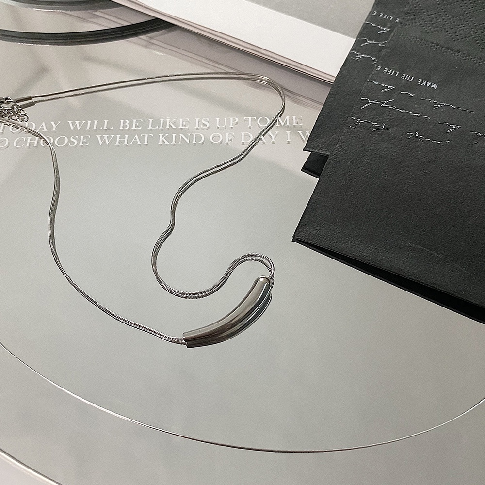 Vòng cổ Ngắn Bằng Thép Không Gỉ Màu Bạc Hình Quả Cà Tím Cá Tính