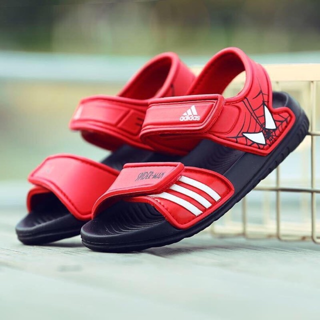 Sandal bé trai Adidas