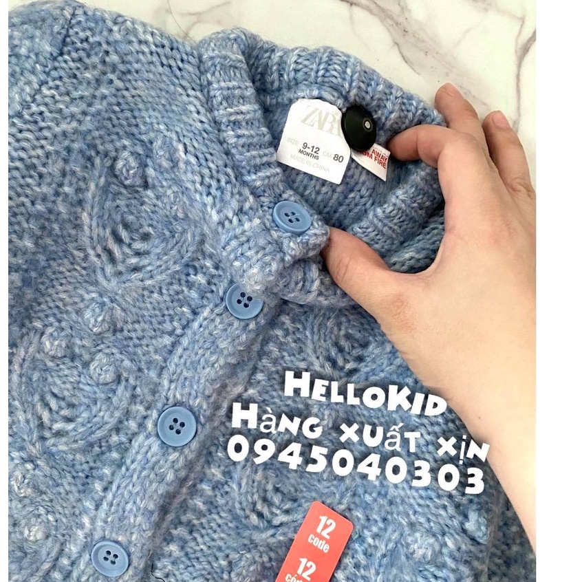 Áo khoác cardigan xanh dịu dính tròn nổi bé gái