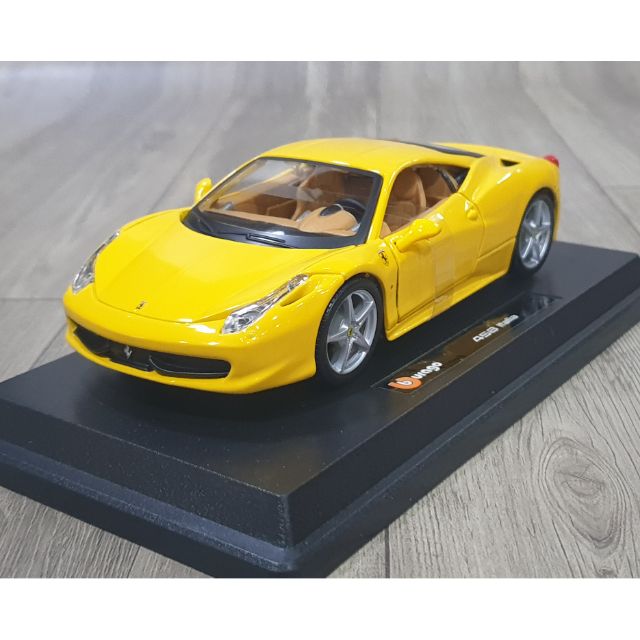 Xe Mô Hình Ferrari 458 Italia 1:24 Bburago (Vàng)
