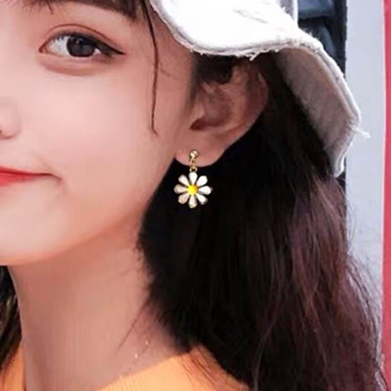 Khuyên tai mặt hình hoa cúc đơn giản thanh lịch phong cách Hàn Quốc cho nữ