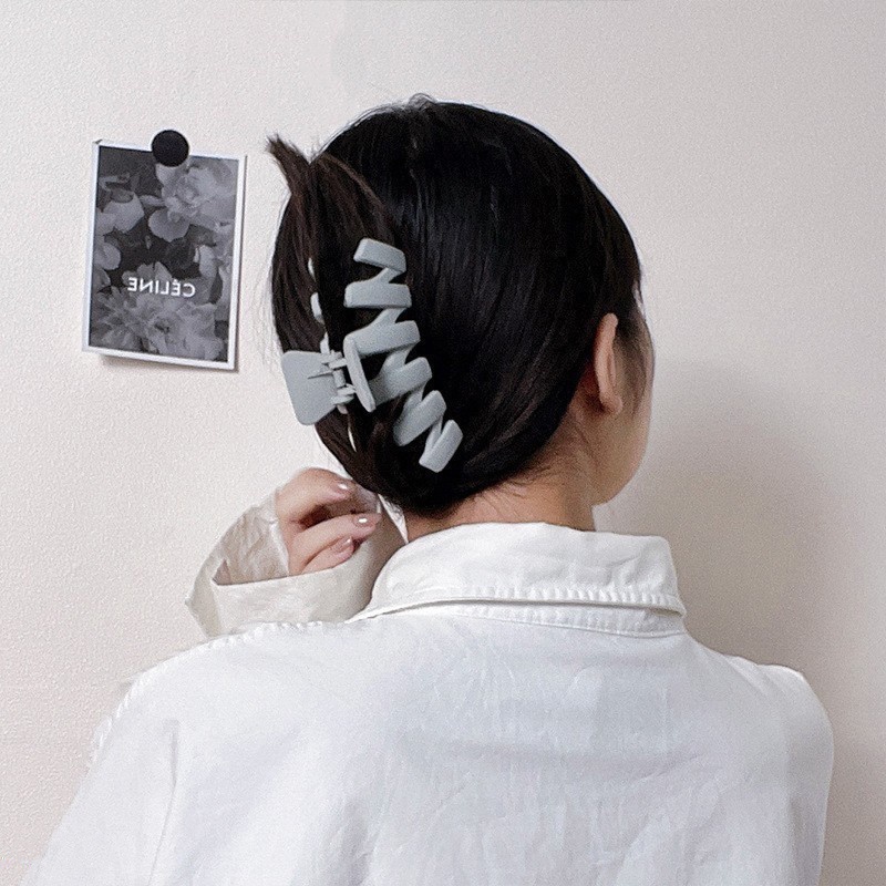 Kẹp tóc lò xo chữ M đan chéo màu thời trang nữ tính K127