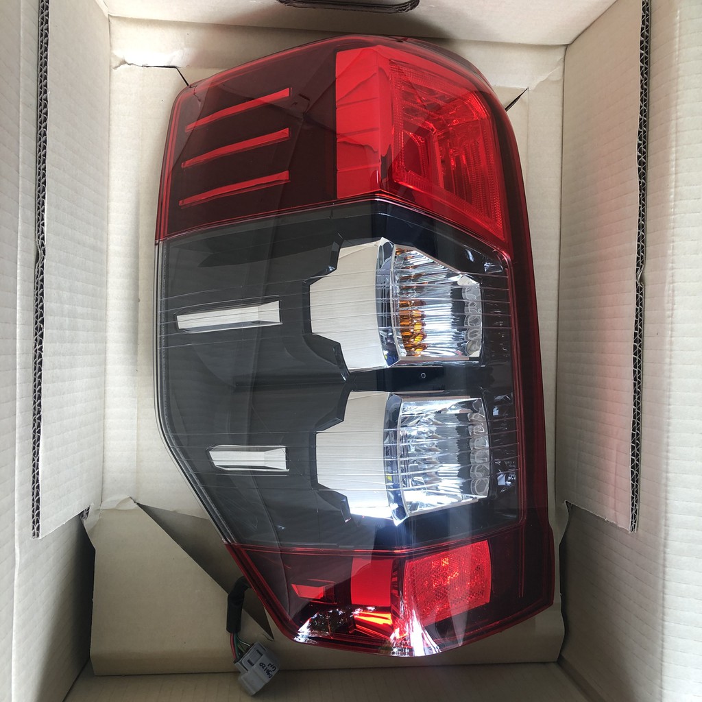 Đèn hậu ( đèn lái sau ) Mitsubishi Triton 2019-2020 chính hãng MSP: 8330B209