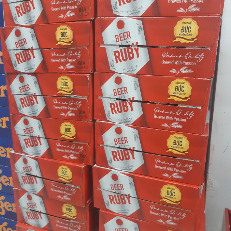 Bia Red Ruby 330ml x 24 lon-Đỏ may mân vui thả ga