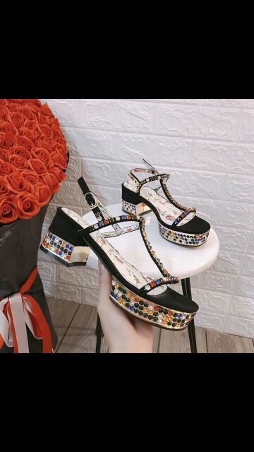 Sandal đính đá hồ ngọc hà