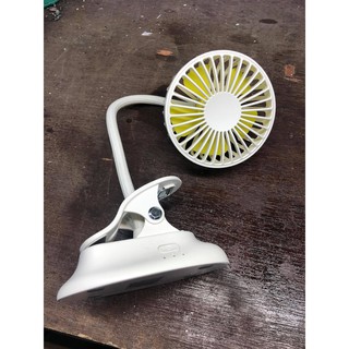Quạt mini để bàn có tay kẹp và sạc pin điện thoại dự phòng