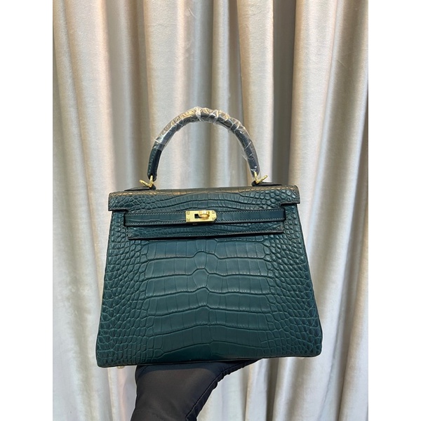 Túi xách nữ thương hiệu Hermes Kelly 25cm da cá sấu lấy phần lưng được khâu tay tỉ mỉ bản màu xanh ngọc lục bảo