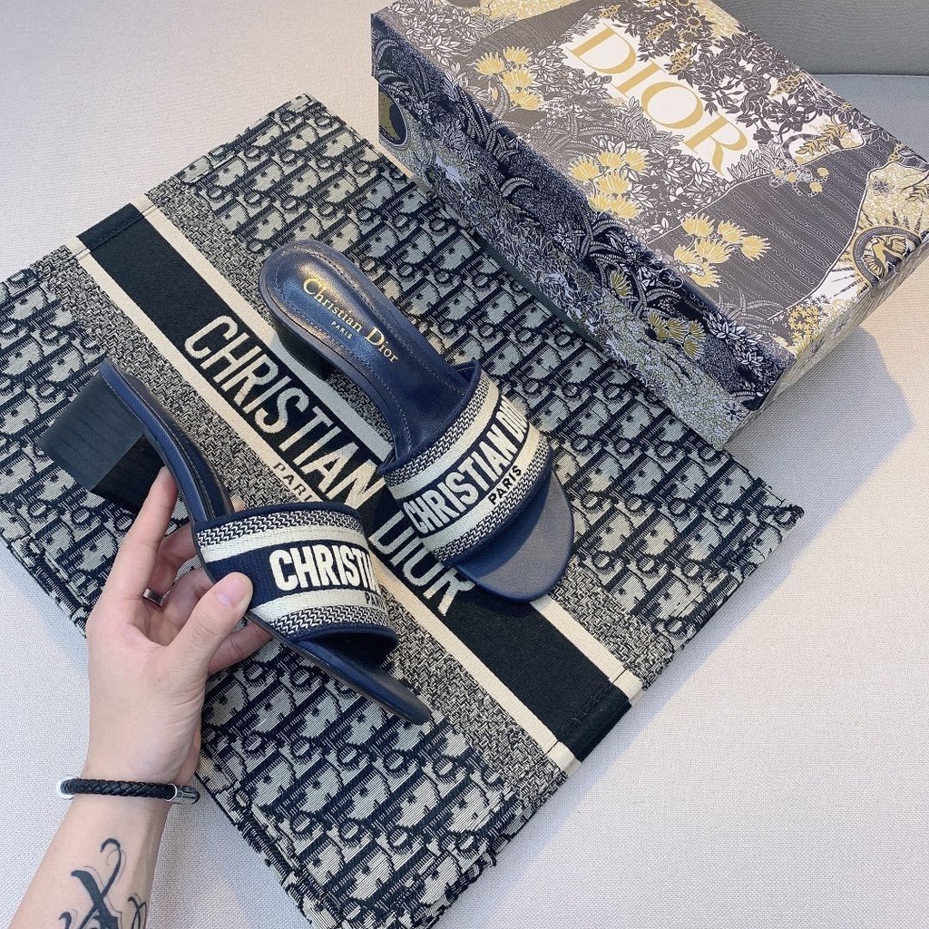 Dép Da Thật Gót Vừa Dày Dặn Thêu Chữ D Thời Trang Mùa Hè Năm 2021 Cho Nữ