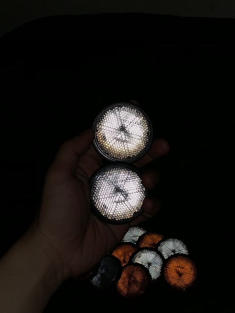 Mắt mèo phản quang màu trắng