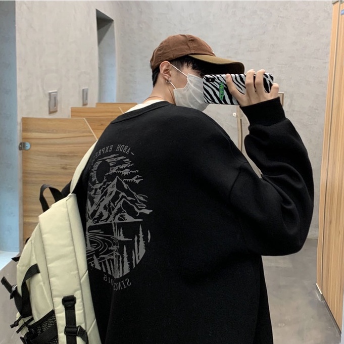 Áo sweater cổ tròn oversize phong cách thời trang cá tính cho nam