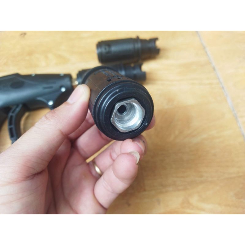 Đầu béc xịt rửa xe có chỉnh tia chân ren 13.8mm.