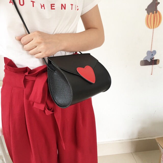 <Giá Công Phá>Túi đeo chéo tim đỏ | BigBuy360 - bigbuy360.vn