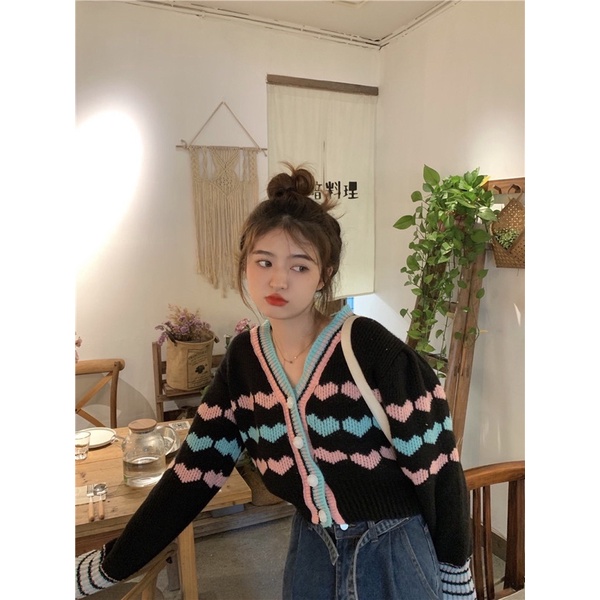 Áo khoác len lửng cổ tim họa tiết hình tim