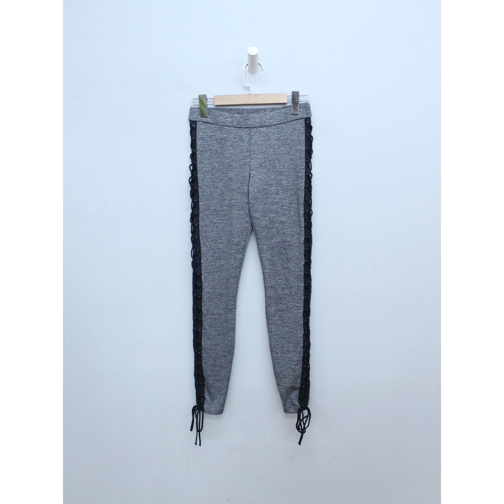 Q1332 - Quần tập F21 đan dây hông (Active Lace-Up Panel Leggings)