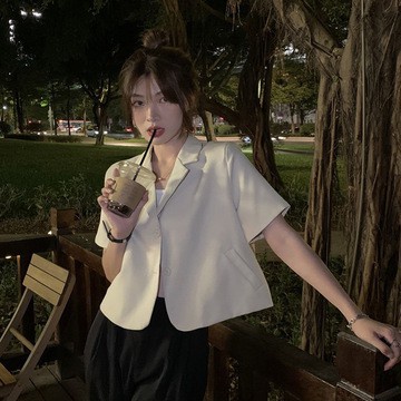 Áo khoác kiểu vest dáng ngắn tay ngắn thiết kế mới thời trang mùa hè cho nữ