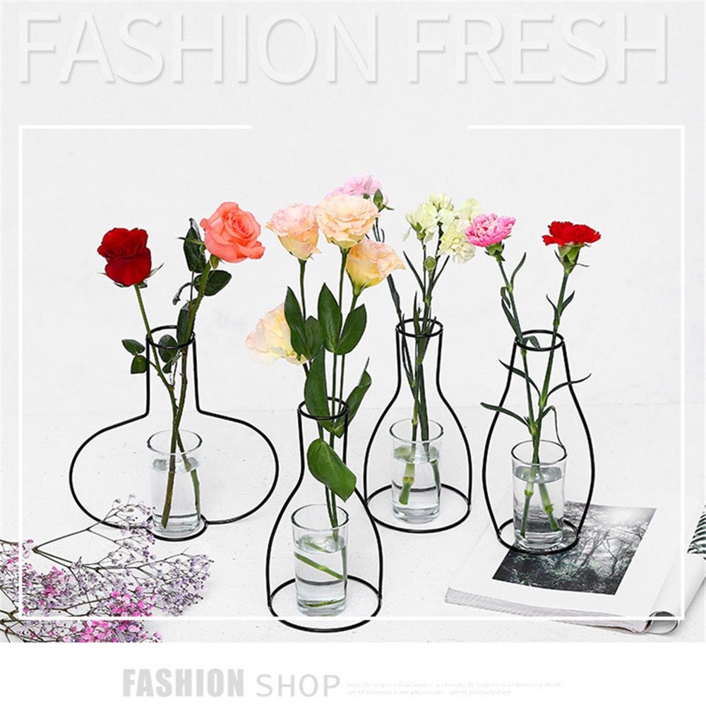 Khung sắt kiểu lọ hoa với nhiều kích thước khác nhau đầy độc đáo