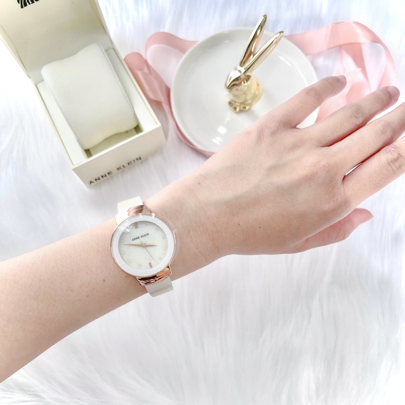 Đồng hồ nữ ANNE KLEIN model AK/3106WTRG dáng kiềng tone trắng nhũ